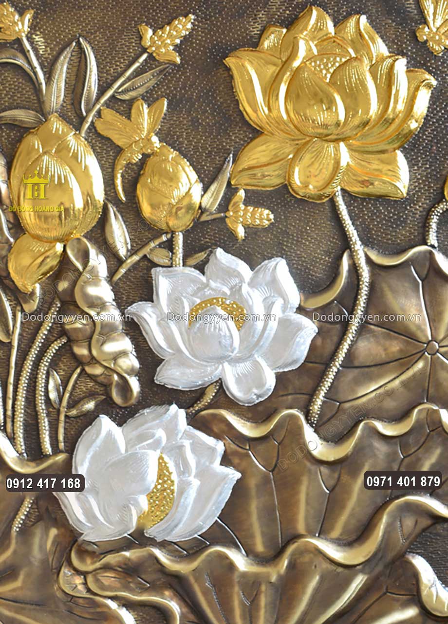 Nền được l&agrave;m m&agrave;u n&acirc;u giả cổ v&ocirc; c&ugrave;ng đẹp